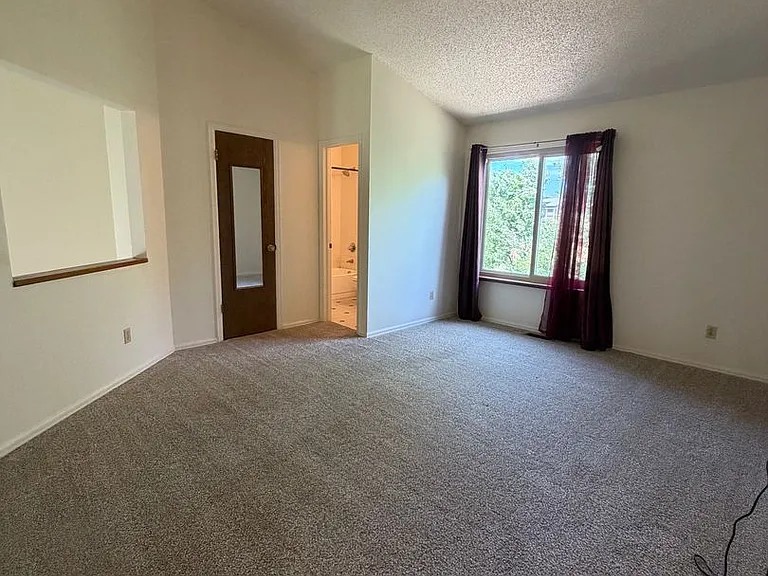 830 London Green Way — Photo 2