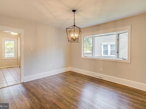 5th image of 111 Lawrence Ave