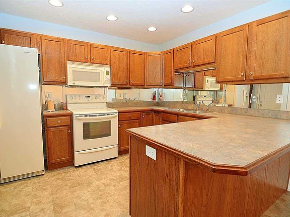3rd image of 4309 N Fulton Ave