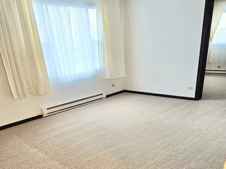 589 Dean Dr — Photo 2