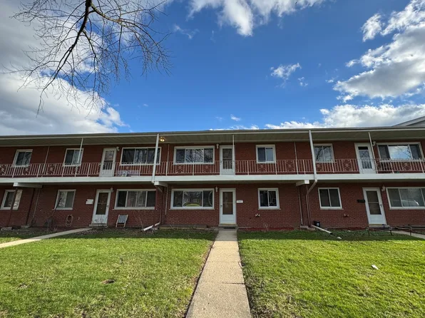 633 Dulles Rd APT B, Des Plaines, IL 60016