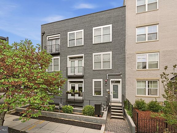 3rd image of 1508 F St NE APT 4