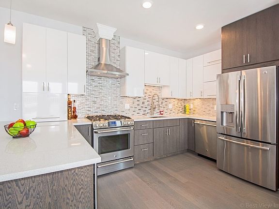 2nd image of 2 Cliveden St Unit 205E