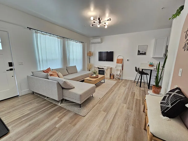 1130 Leff St — Photo 6