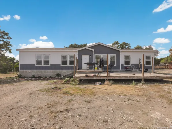 5734 BUMP GATE RD, Pipe Creek, TX 78063