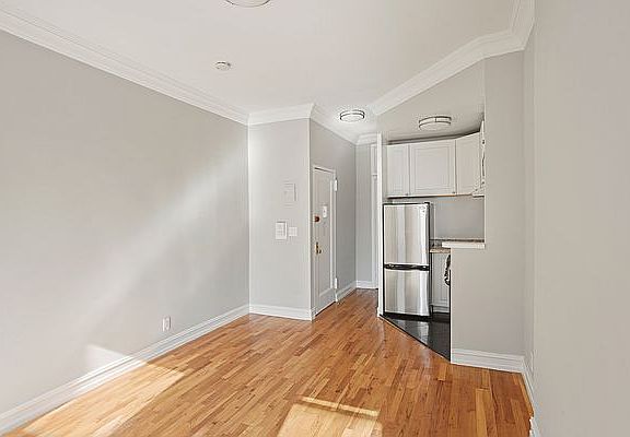 4th image of 452 E 78th St APT 2A