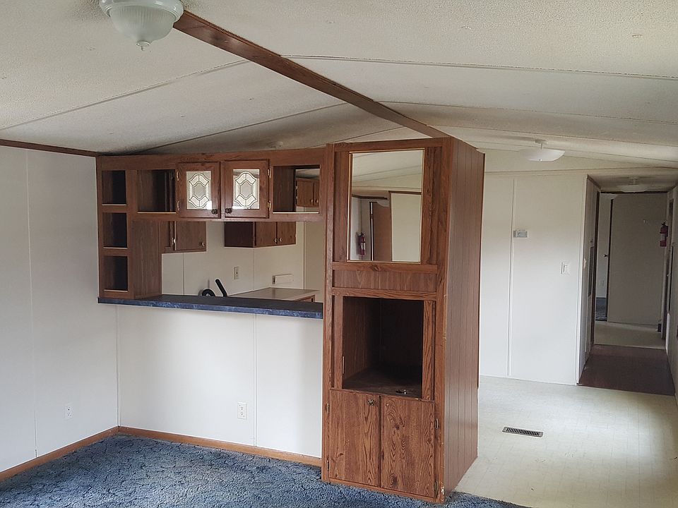 2nd image of 67 Circle Creek Ln