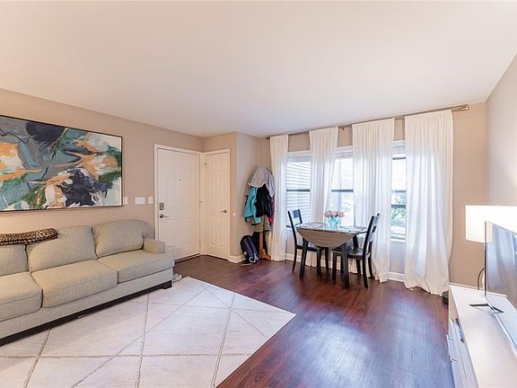 2nd image of 425 W 9th St APT 204