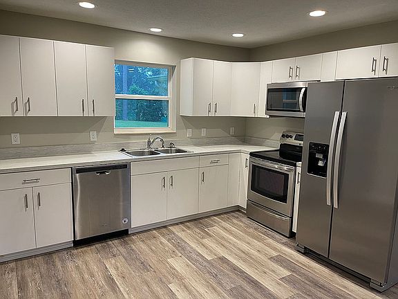 2nd image of 304 NE 43rd Ave
