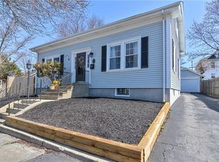 8 Cumberland Rd, Riverside, RI 02915