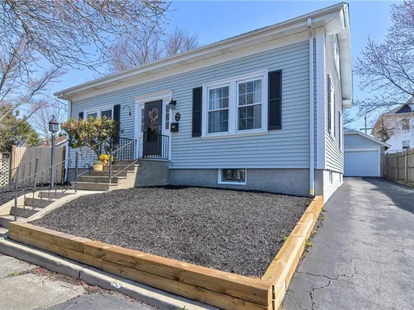 8 Cumberland Rd, Riverside, RI 02915