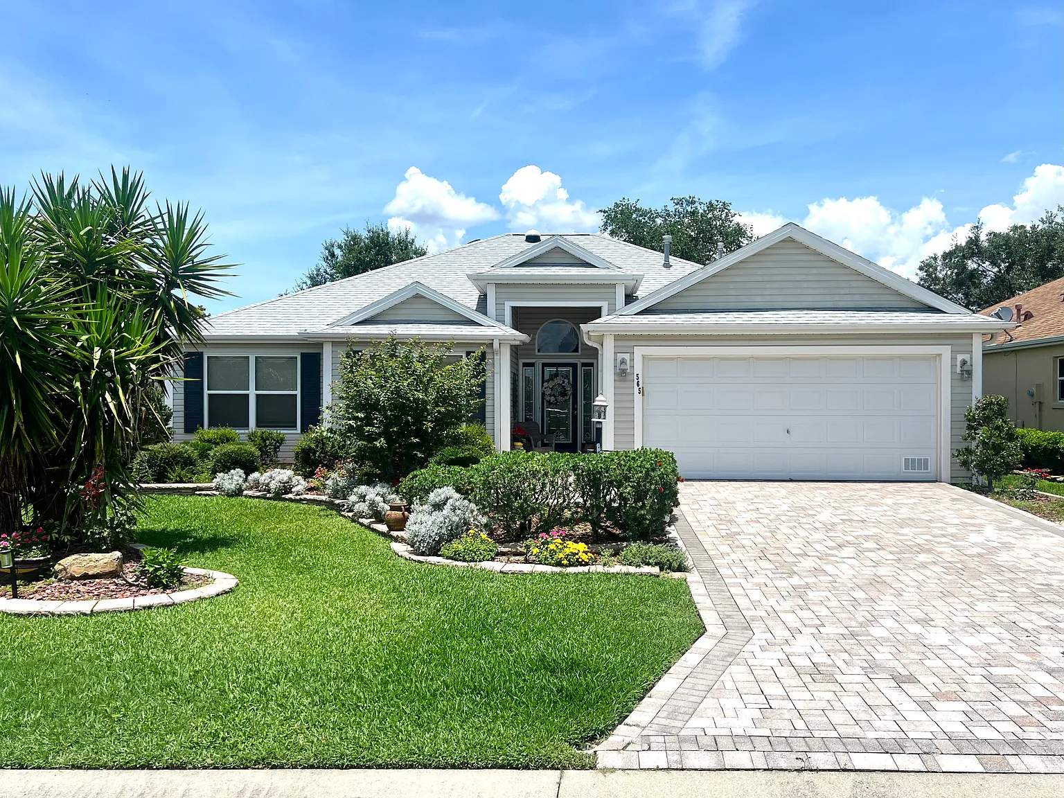 565 Brighton Drive — Photo 1