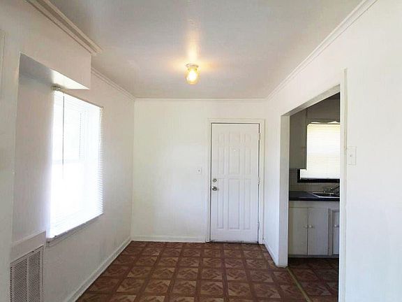 4th image of 2716 N Lyon Dr