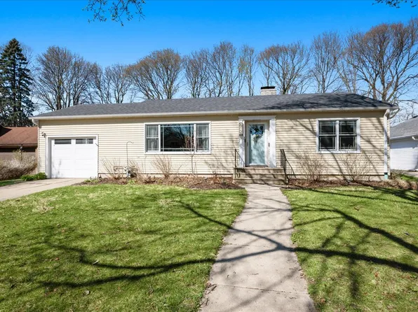 612 Illinois St, Geneva, IL 60134