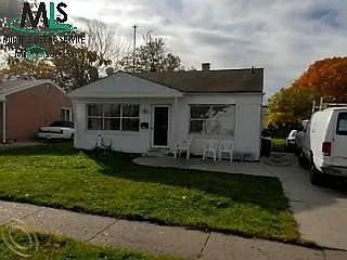 13201 Albany St photo 1