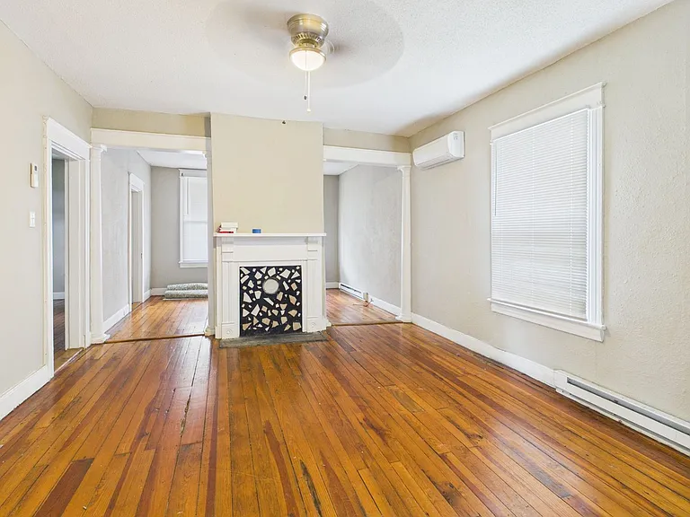 207 Wellford St — Photo 4