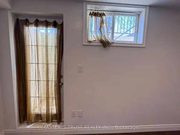76 Kortright Rd E, Guelph, ON N1G 4N8