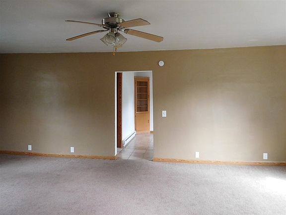 3rd image of 630 W Commercial St
