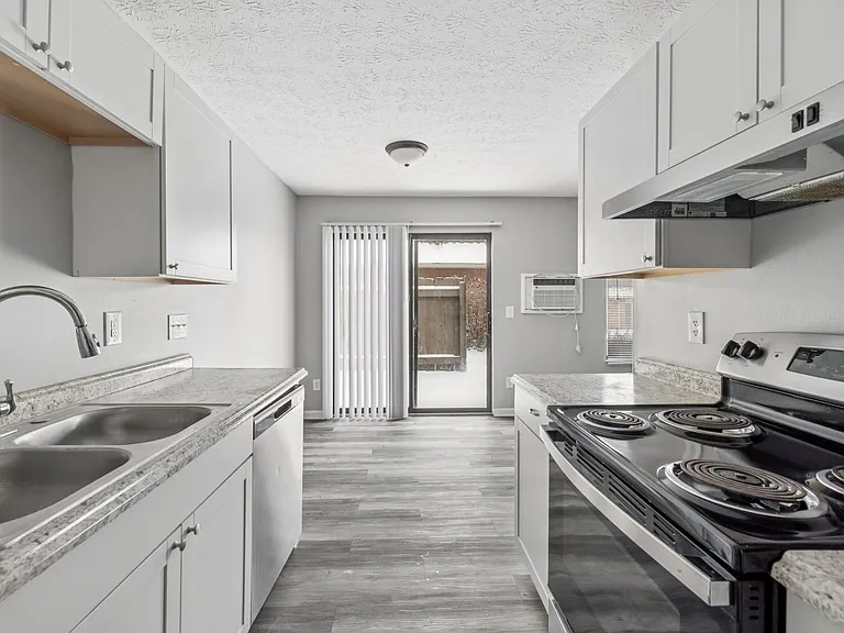 Timbercreek Apts — Photo 14