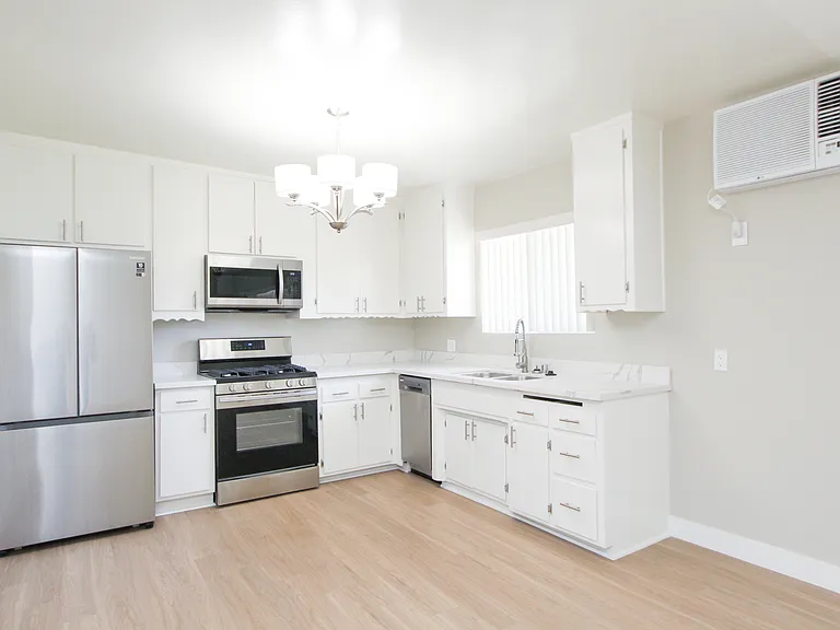 1817 Corinth Ave #8 — Photo 3