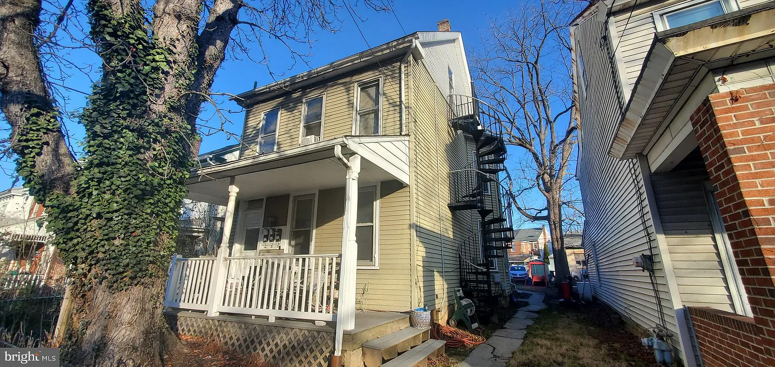 33 Beech St photo 1