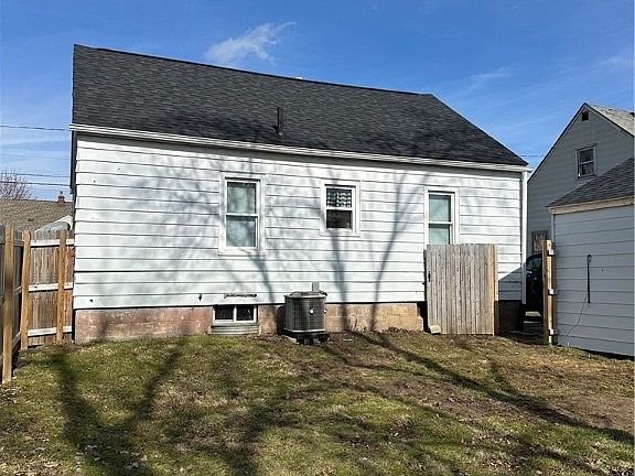5th image of 834 Silvercrest Ave