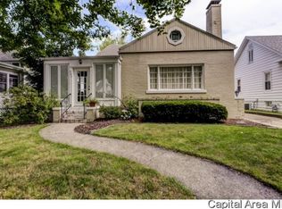 825 W Vine St, Taylorville, IL 62568