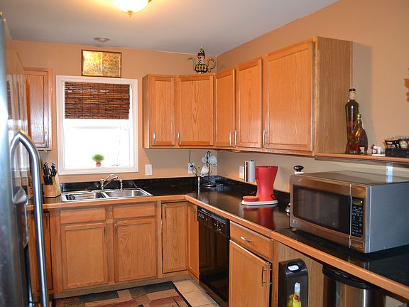 5th image of 5 Rockland Road #B2