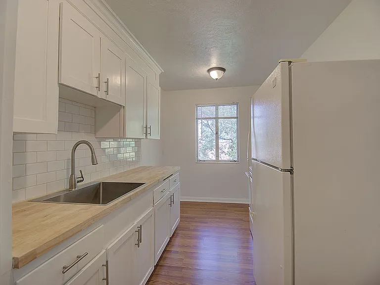 232 N 200 W #4 — Photo 4