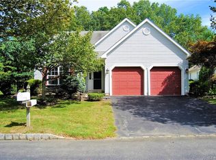 25 Skylark Ln, Lakewood, NJ