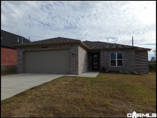 31 Walnut Valley Dr, Little Rock, AR 72211