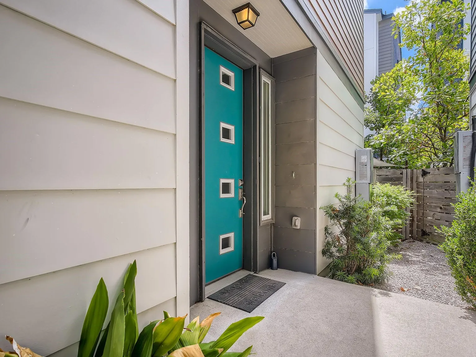 3 bed, 3.5 bath, 1717 sqft, $3,700 — Photo 4