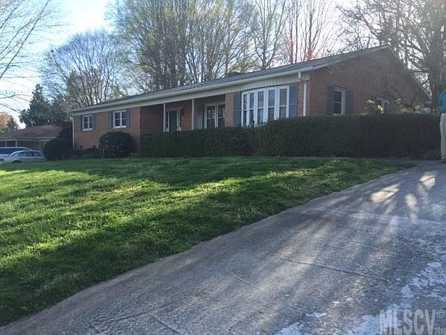 1st image of 811 Kay St NE