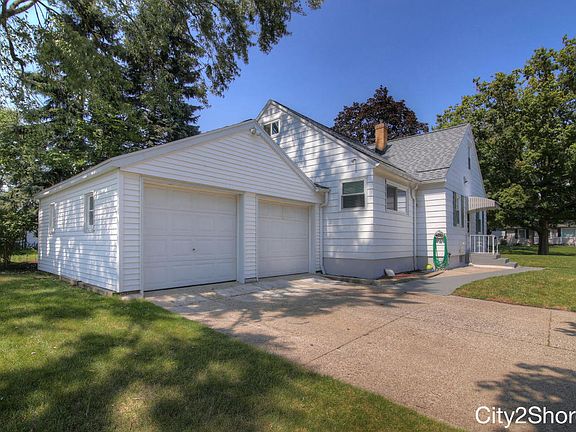 2nd image of 3065 Birchwood Ave SW