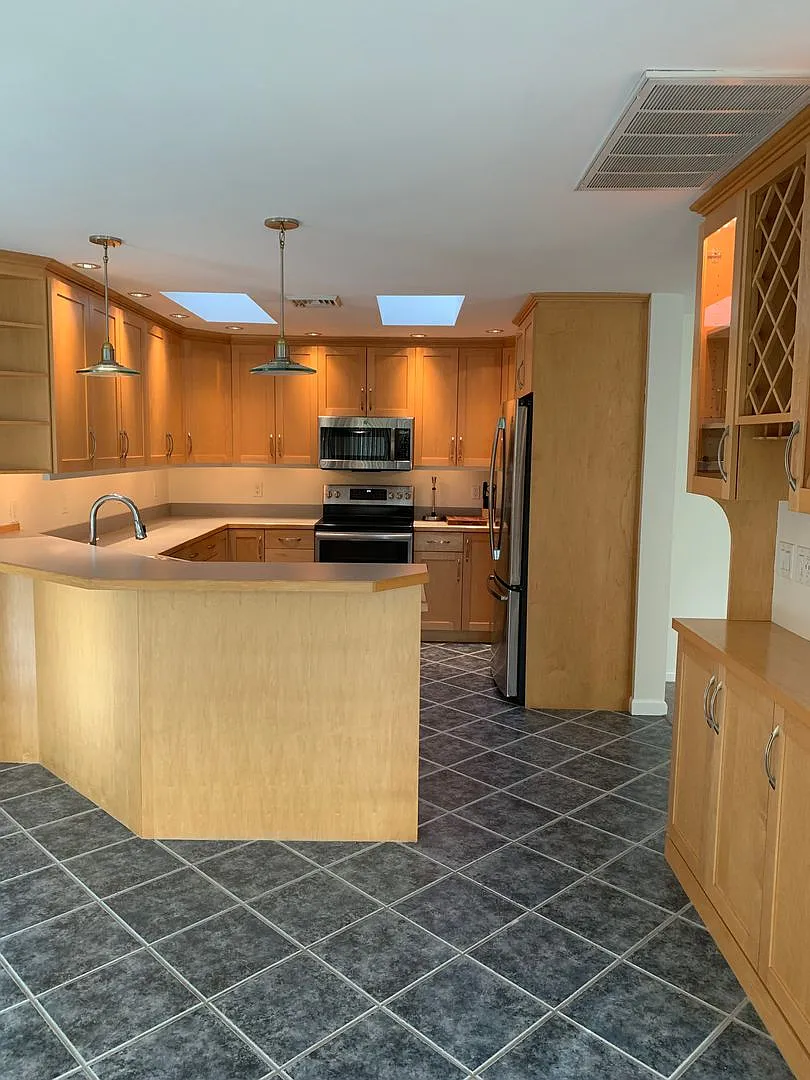 Unique One-Level Living in Desirable Londonderry Neighborhood, 3 Bed, 2 Bath — Photo 3