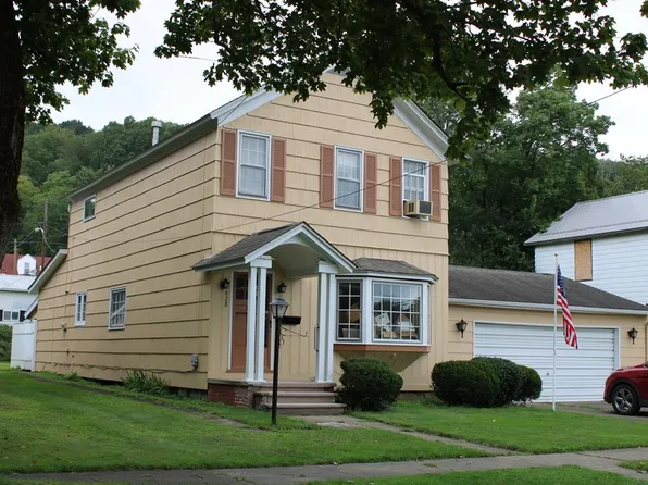 628-630 E Walnut St, Titusville, PA 16354