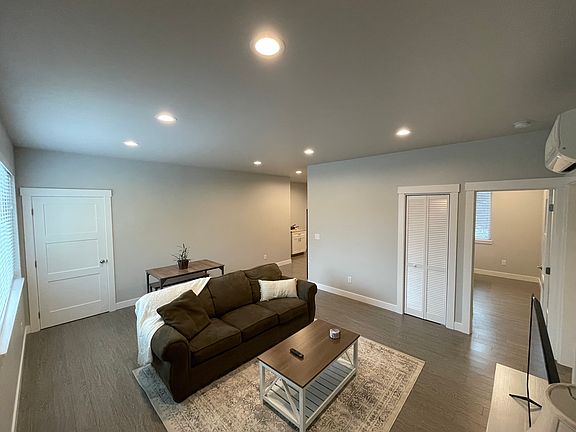 4th image of 4430 Cable St
