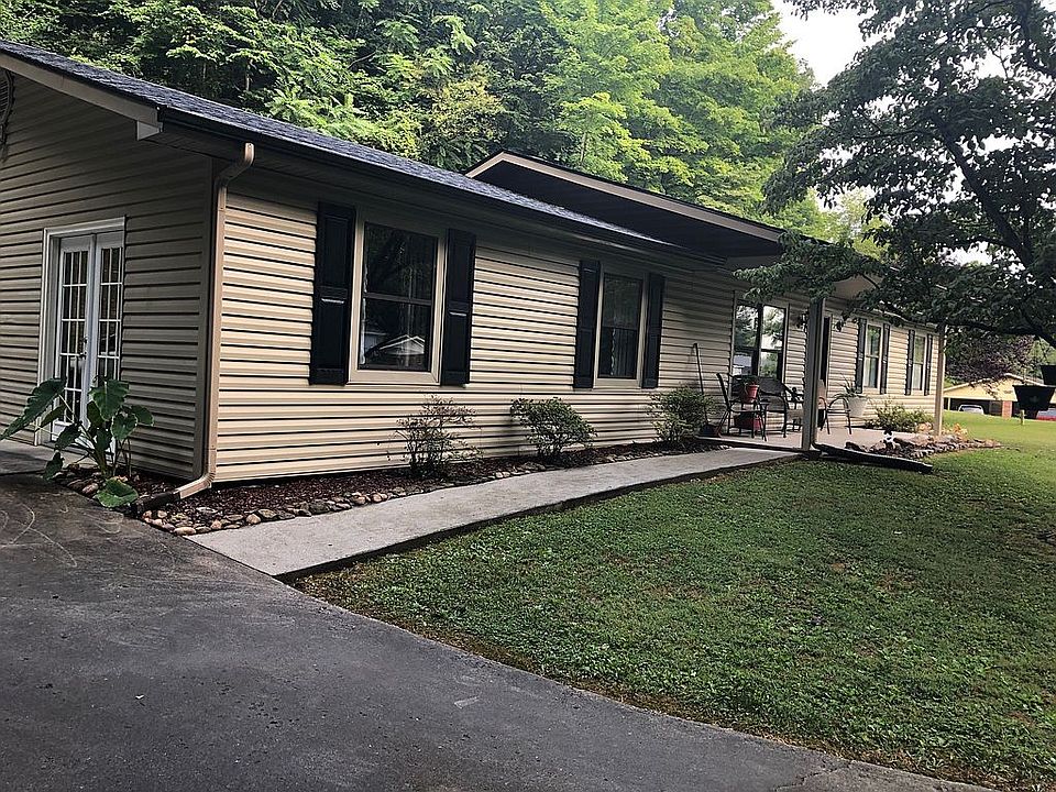 1st image of 1384 E Jackson Cir