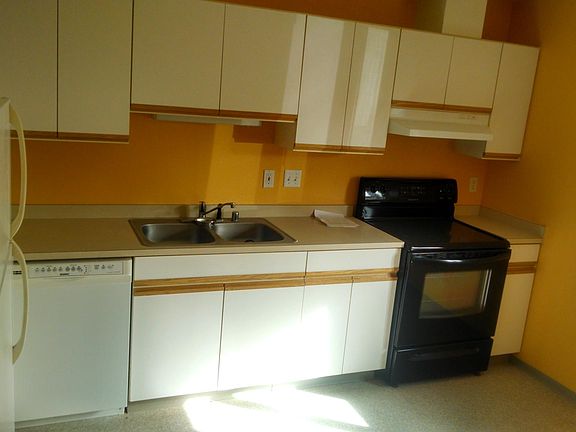 3rd image of 150 NW Ann St APT 1