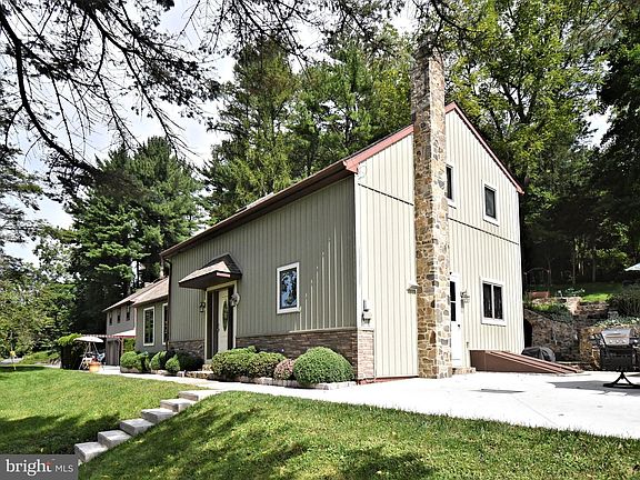 2nd image of 22 Seidel Rd