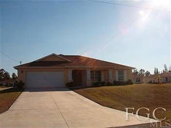 1st image of 922 NE 36th Ln