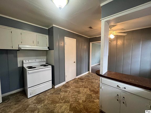 3rd image of 134 Fairlane Dr
