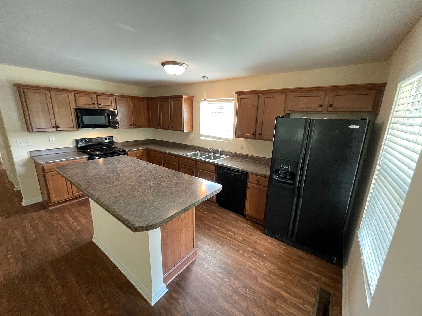 Pre-Leasing For August 6 2027! — Photo 3