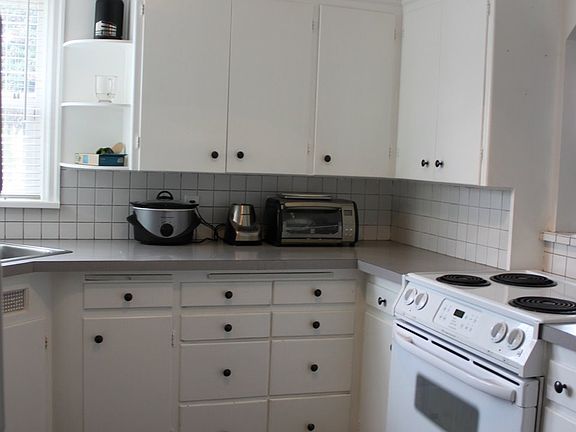 4th image of 4400 NW Washington St