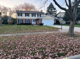 7628 Rohrer Dr, Downers Grove, IL 60516