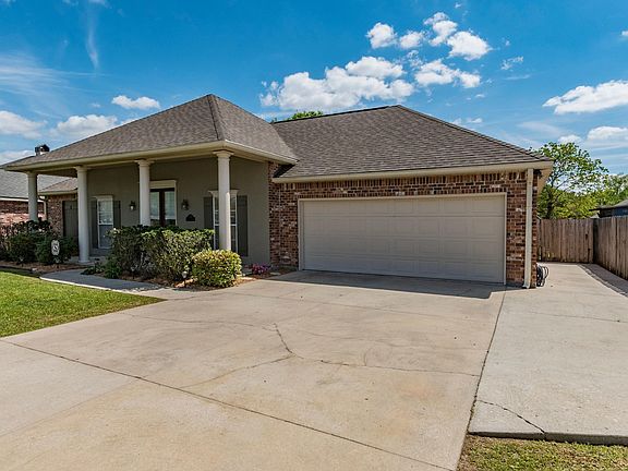 3rd image of 403 Sugar Trace Dr