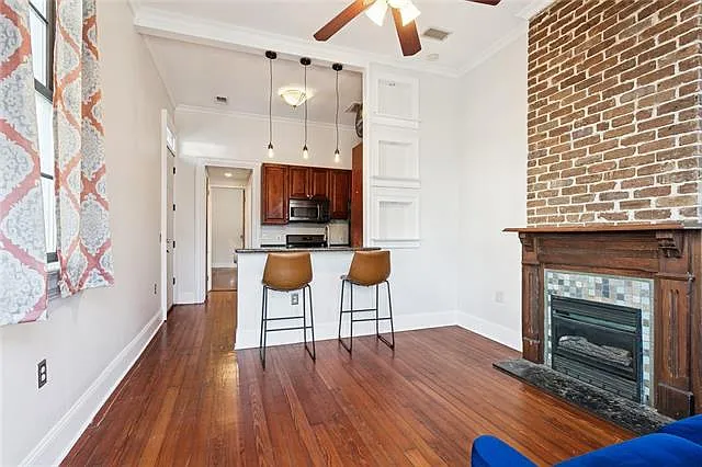 2622 Annunciation St — Photo 2