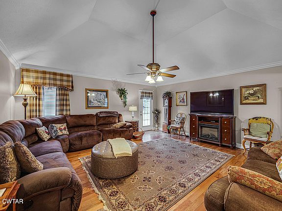 3rd image of 571 Hidden Hills Cir