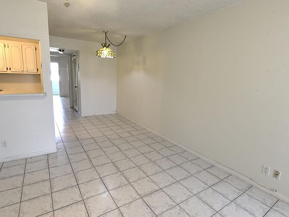 4th image of 327 Camden N
