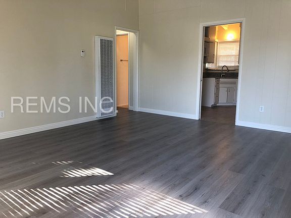 2nd image of 519 W Athens Blvd